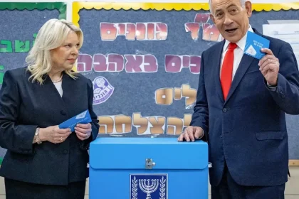 Izrael hlási rekordnú účasť vo voľbách, výsledok zostáva nejasný
