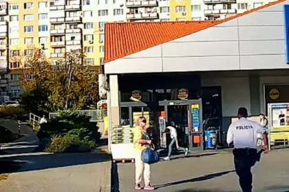 Lučenecký mladík sa vytrhol pracovníčke SBS. Polícia zverejnila zábery zásahu