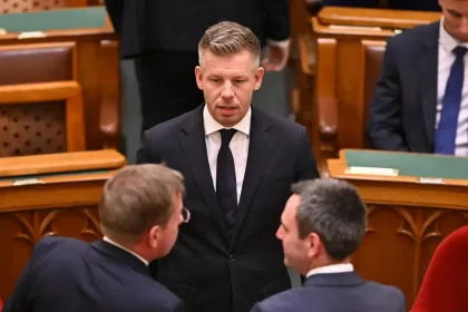 Maďarsko obviňuje Orbánovu vládu z krytia zneužívania detí v Bicske
