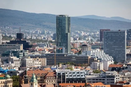 Ministri V4 dnes rokujú na Slovensku, NOÚ rozširuje starostlivosť