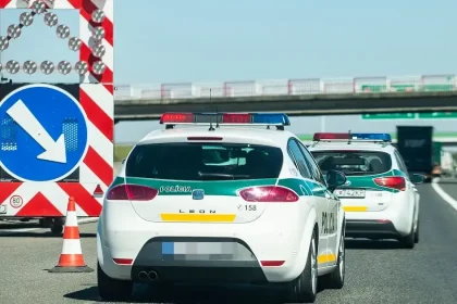 Na diaľniciach D2 a D4 platia výrazné dopravné obmedzenia, upozorňuje polícia