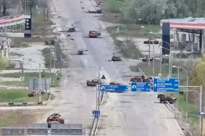Nad Oleškami stíchla paľba. Čo vieme o evakuácii okupovaného mesta, ktoré mesiace hladuje?