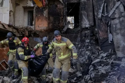 Najmenej traja mŕtvi a viacero ranených po ďalšom ruskom útoku na Charkov