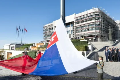 Opozičné političky na tlačovej konferencii, zasadne koaličná rada