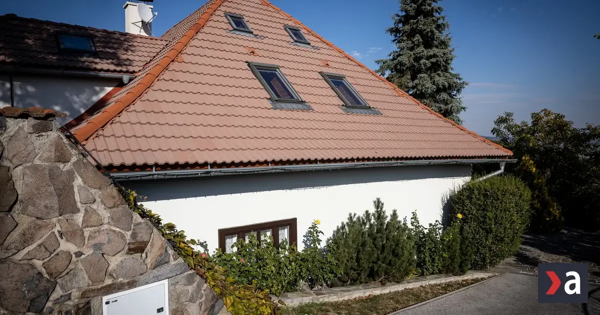 Po kariére vo verejnoprávnych médiách si kúpil vilu blízko Bonaparte. Vlastní aj haciendu