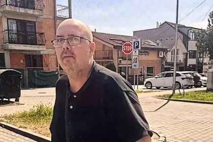 Polícia pátra po totožnosti muža z fotografie po útoku na pošte v Senci