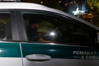 Polícia preveruje volebnú korupciu na východe. Ľuďom mali ponúkať peniaze aj alkohol