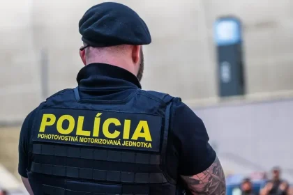Polícia v Košiciach od rána zasahuje pre drogovú činnosť, v putách skončili tri osoby