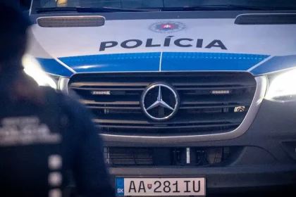 Polícia zasahovala v Sekuliach: Preveruje obchodovanie s ľuďmi a nelegálne zamestnávanie