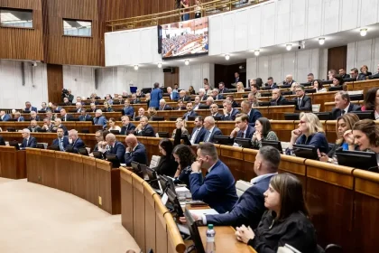 Poslanci rokujú o rozpočte, pokračuje súd s kauzou vraždy Jána Kuciaka