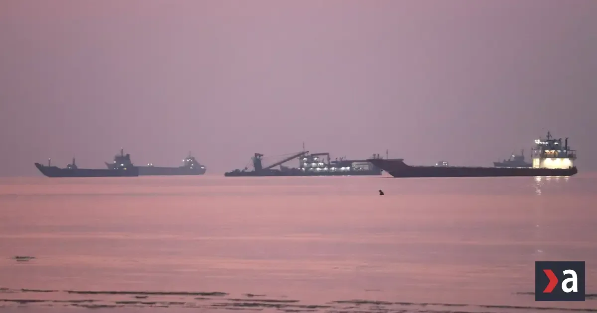 Požiar na tankeri po útoku v Hormuzskom prielive, posádka bez zranení