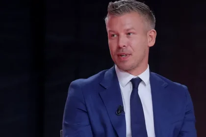 Premiér Magyar obvinil exprokurátora z politickej manipulácie