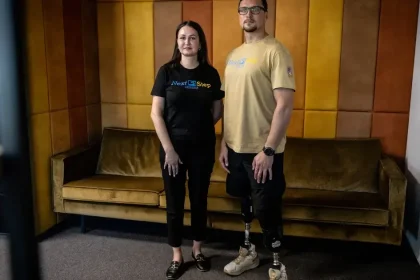 Prežil som mikrosmrť aj stratu nôh. Teraz bojujem za pravdu o vojne, tvrdí veterán