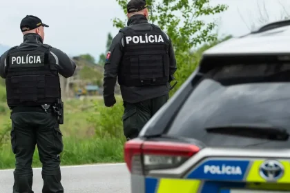 Pri čerpacej stanici na Ulici svornosti objavili telo muža