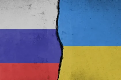 Ruské drony zasiahli strategický Južný most cez Dneper v Kyjeve