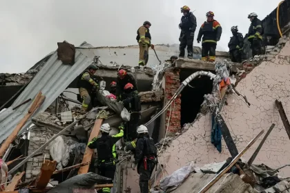 Ruské riadené bomby zabili pri leteckom útoku na Charkov päť ľudí a desiatky zranili