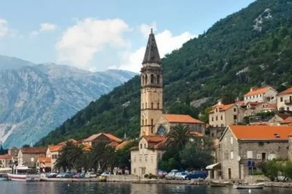 Šéf ruského propagandistického kanála Rybar žaluje Čiernu Horu za vyhostenie
