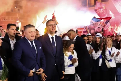 Srbský prezident si obľúbil Roberta Fica. Študenti protestujú proti smerovaniu krajiny
