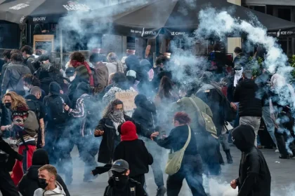 Študentské protesty v Bruseli prerástli do zrážok s políciou