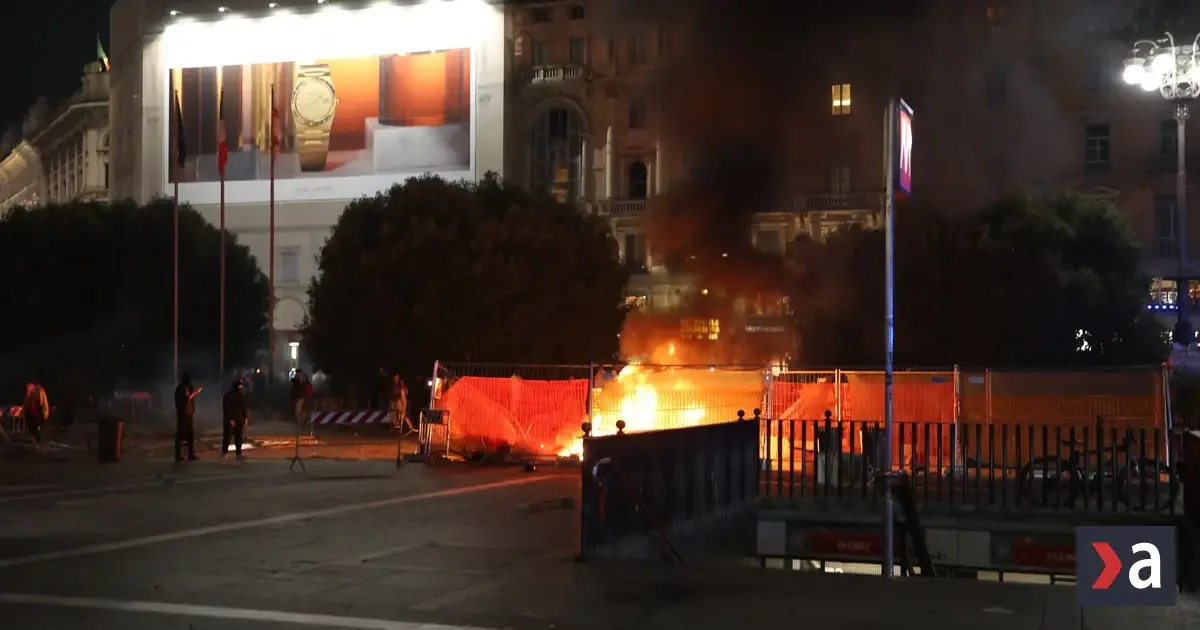 V Miláne protestujúci zaútočili kameňmi na políciu, stanica metra Duomo je zatvorená