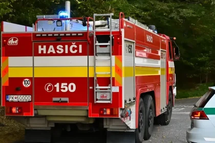 V Závadke horel rodinný dom, pri požiari sa zranila jedna osoba