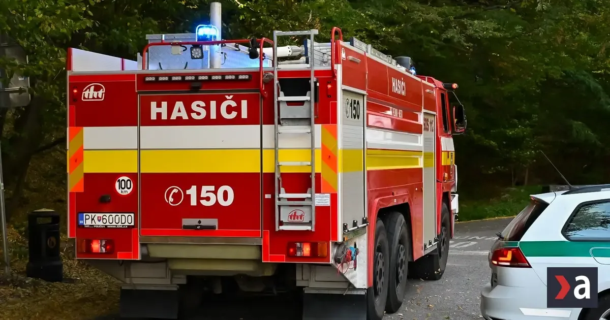 V Závadke horel rodinný dom, pri požiari sa zranila jedna osoba